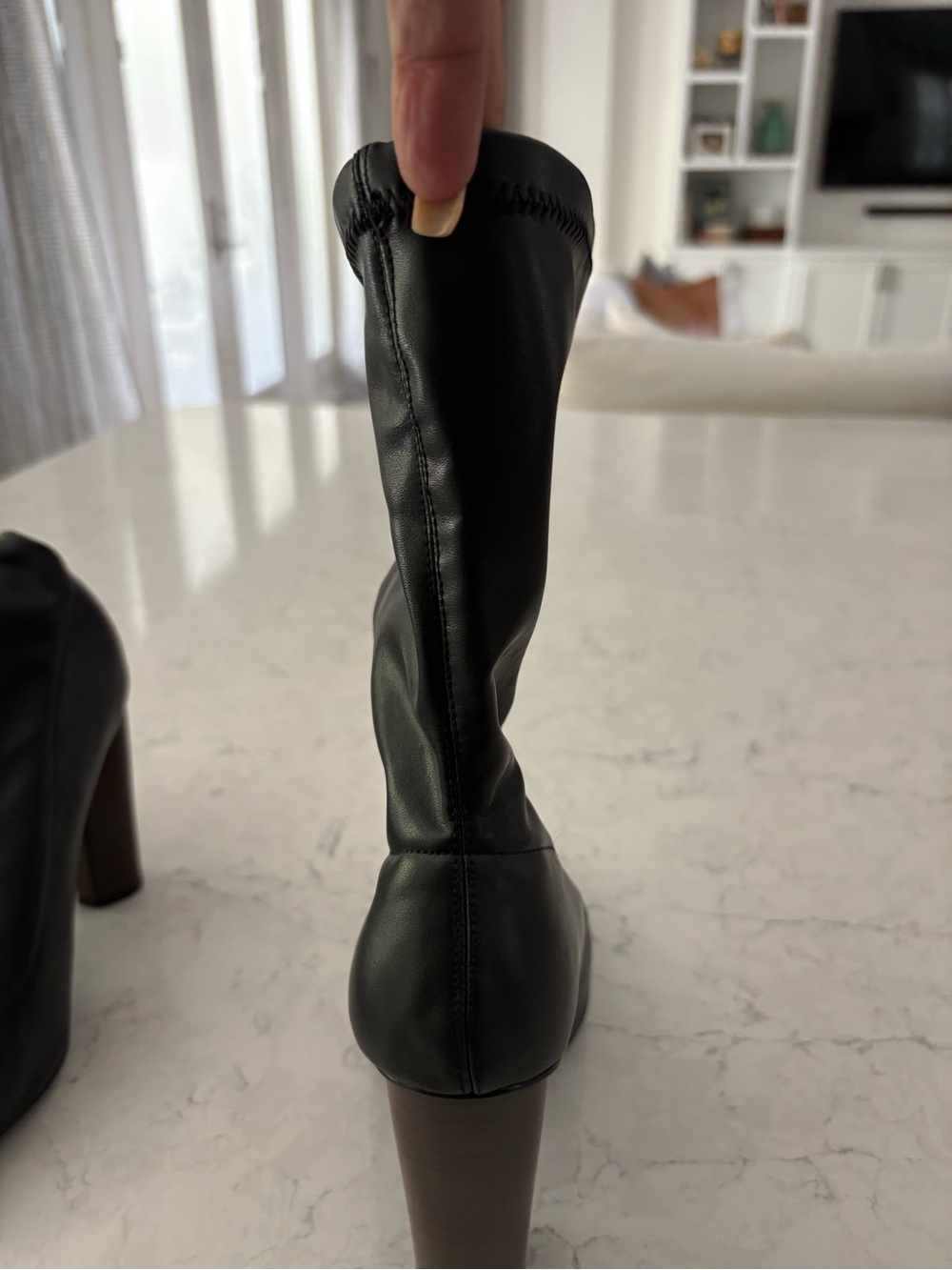 Black High-Heel Leather Pointed Toe Ankle Boot. Size 8. - Picture 3 of 5